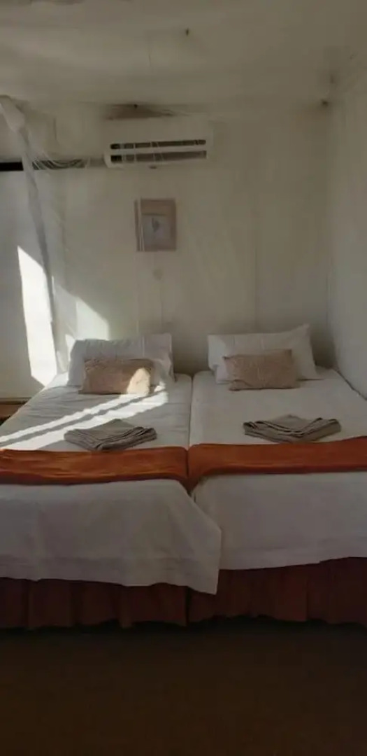 Houseboat With Aircon and Splash Pool - 2128