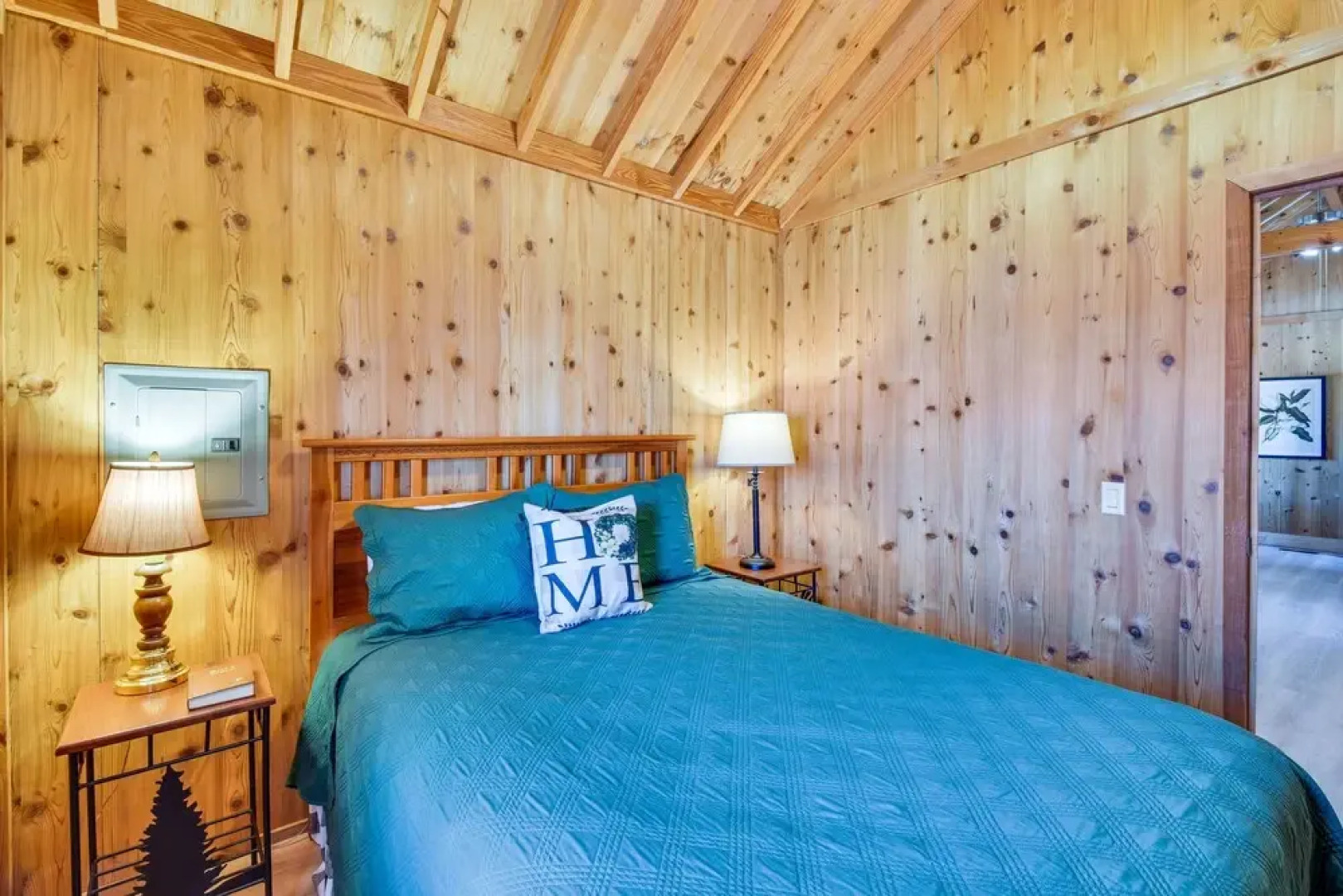 Cozy Dillard Cabin w/ Mountain Views & Pool Access