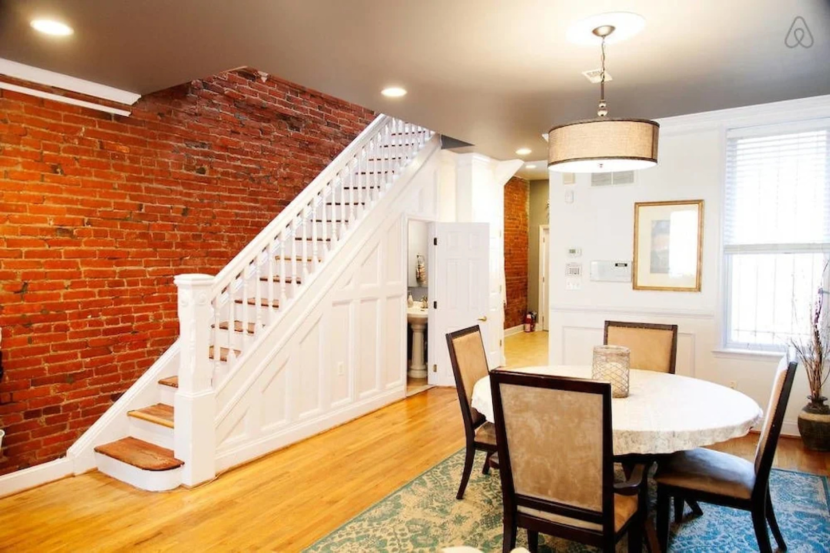 Modernized DC Rowhome in city-center