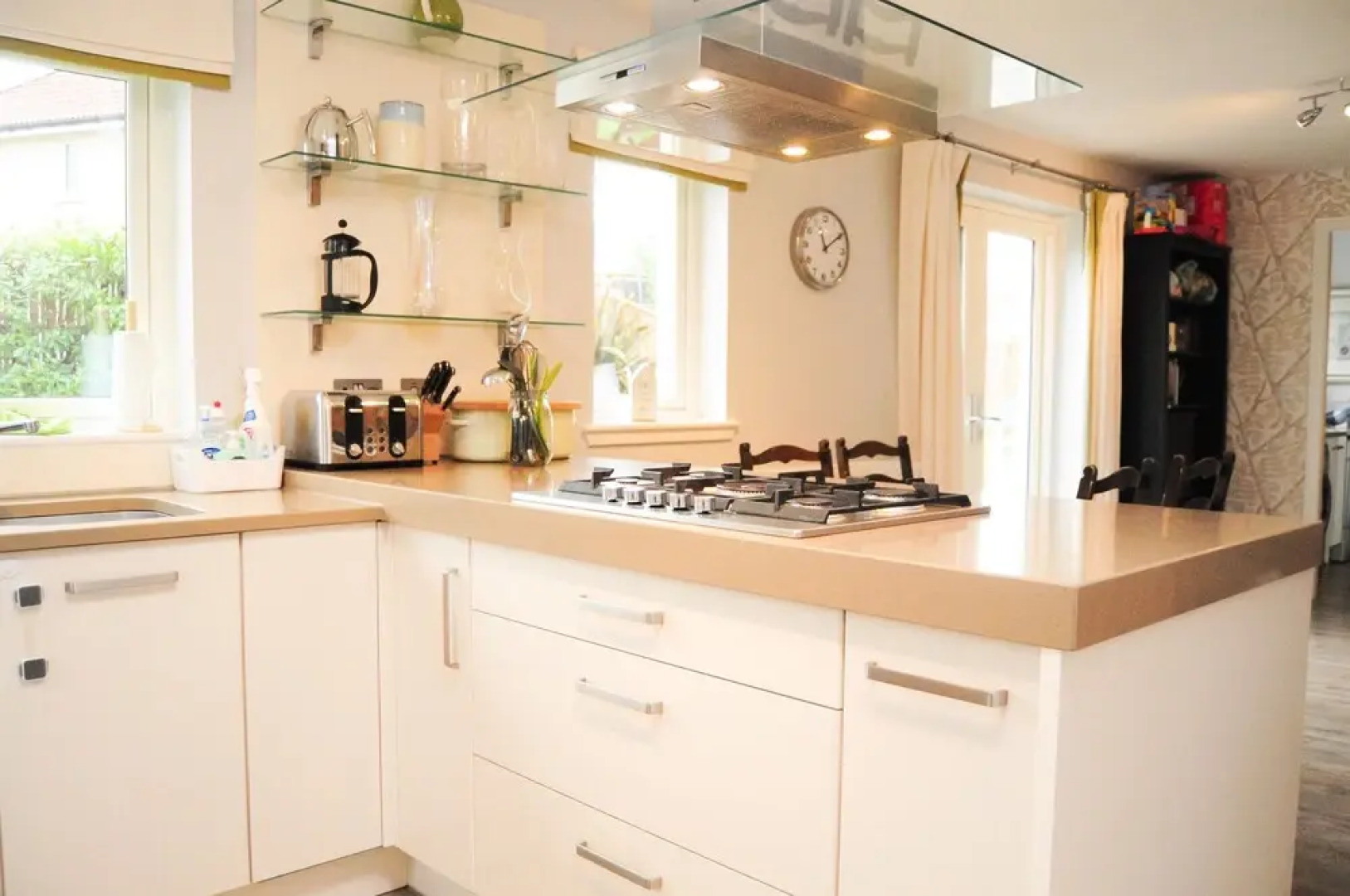 Pear Nook Treet - Exquisite Family Home