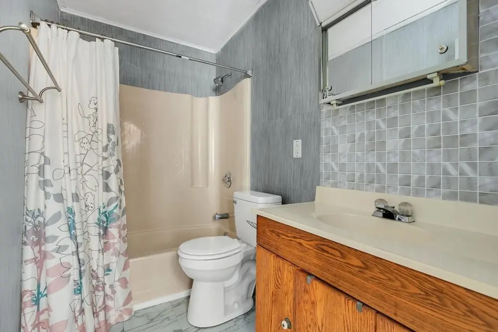 Charming Pool Home Minutes From Downtown Orlando and Winter Garden