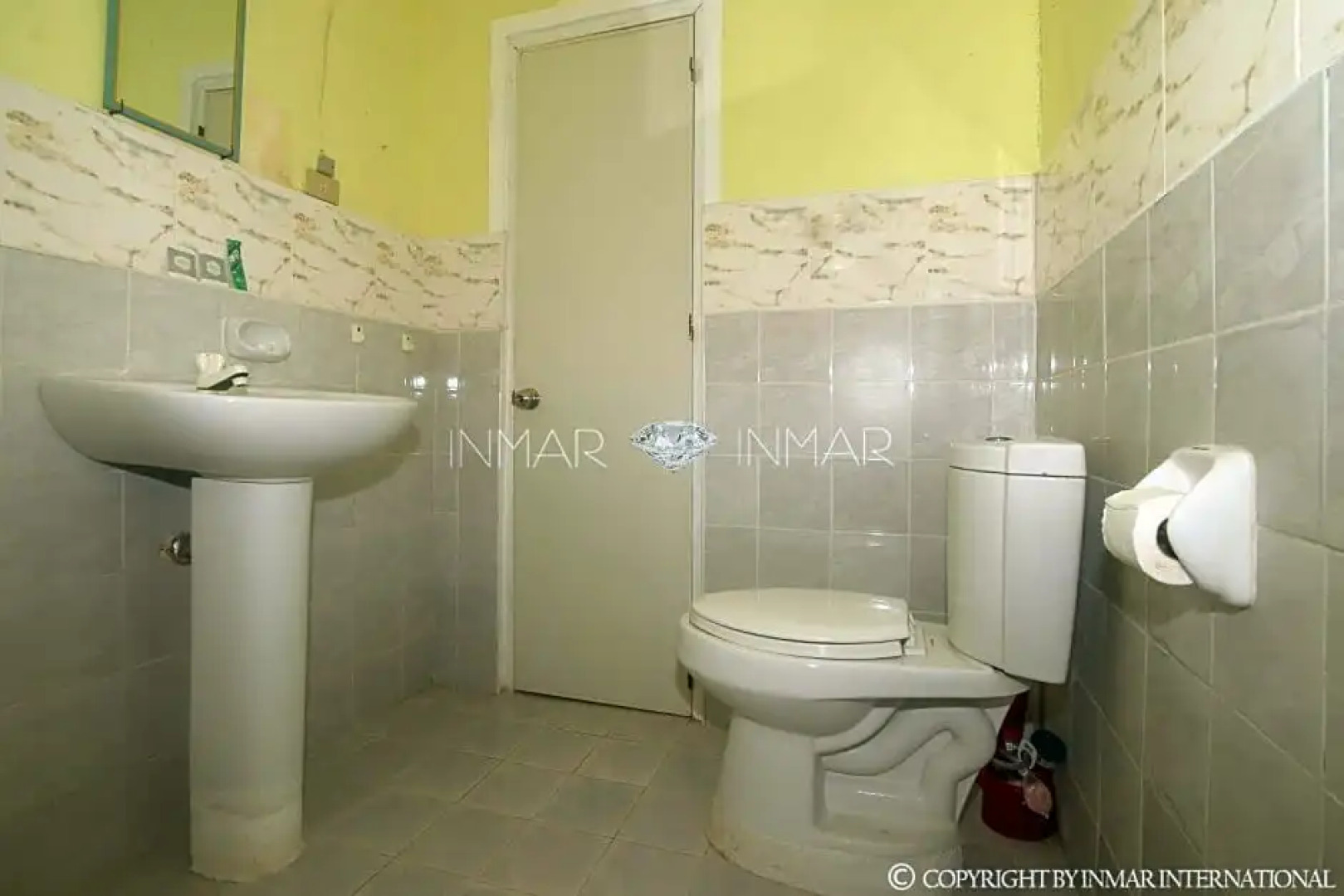 Paradise reef resort