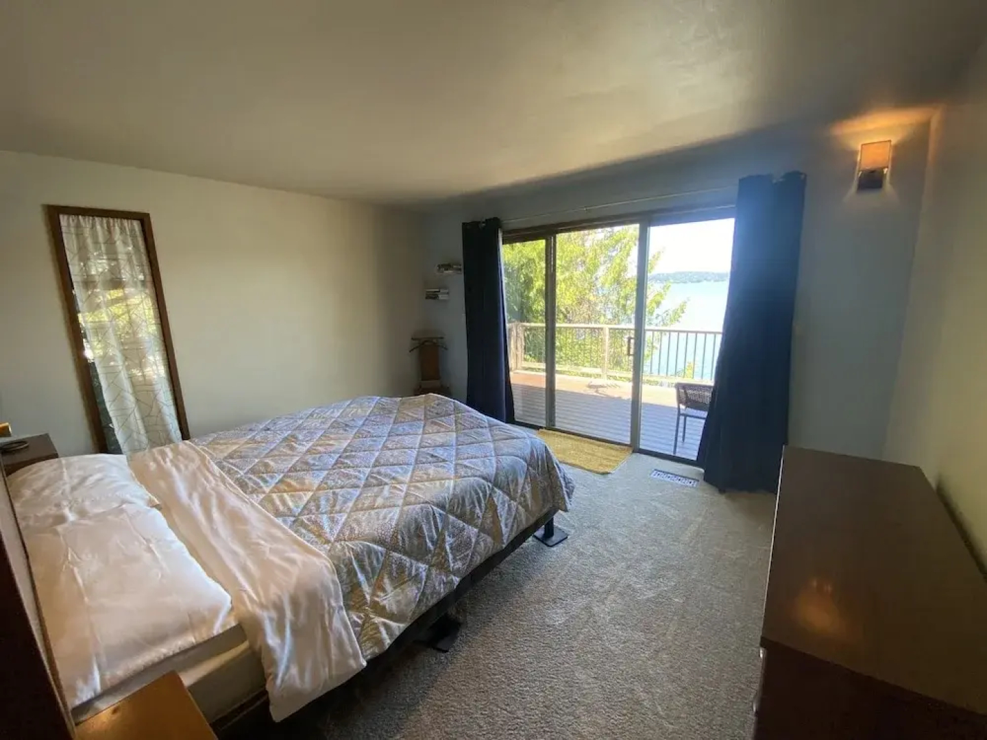 PNW MCM 155ft Private Waterfront Gem on Raft Island w/Hot Tub 3 Bedroom Home by RedAwning