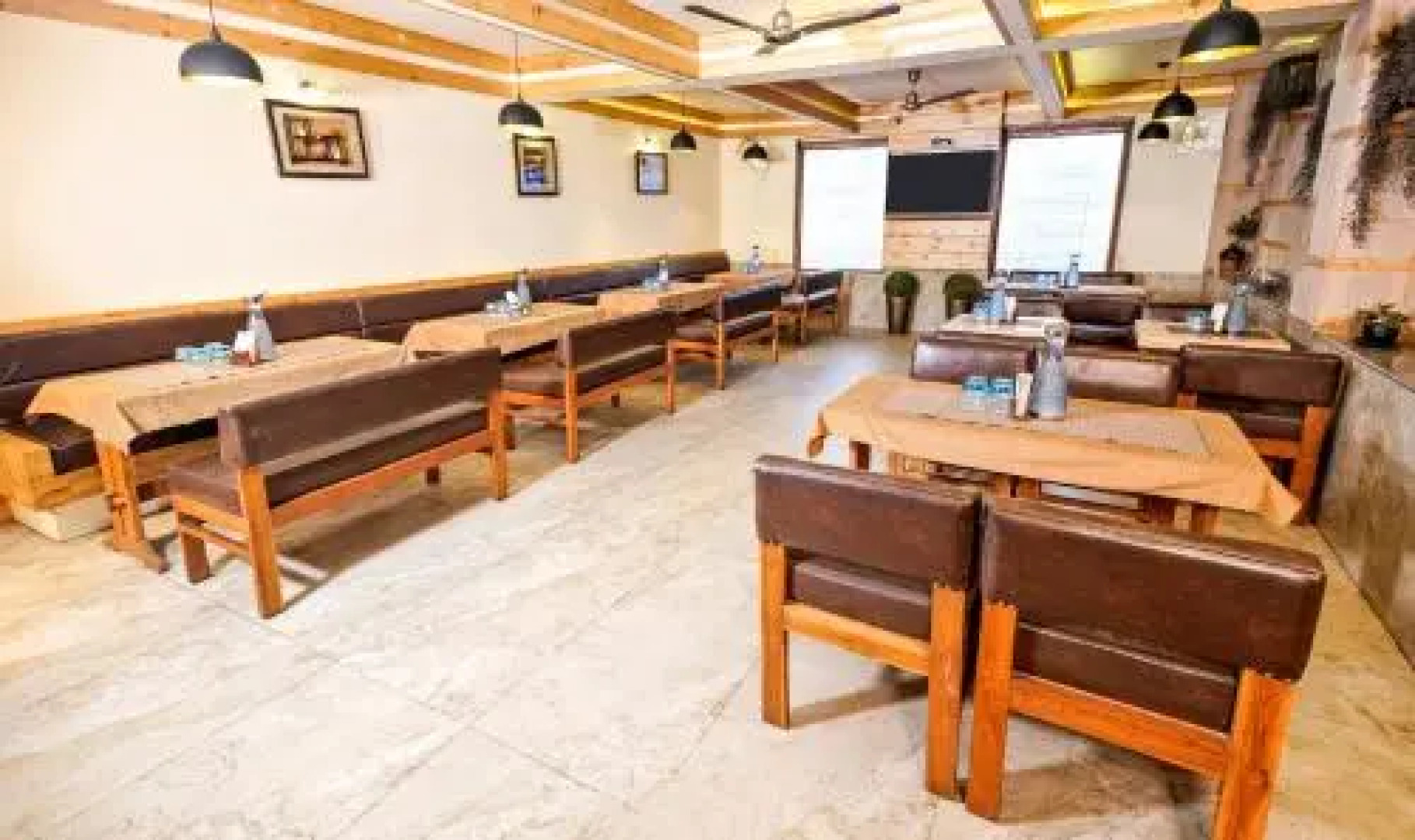 Mayur Hotel Bar And Restaurant