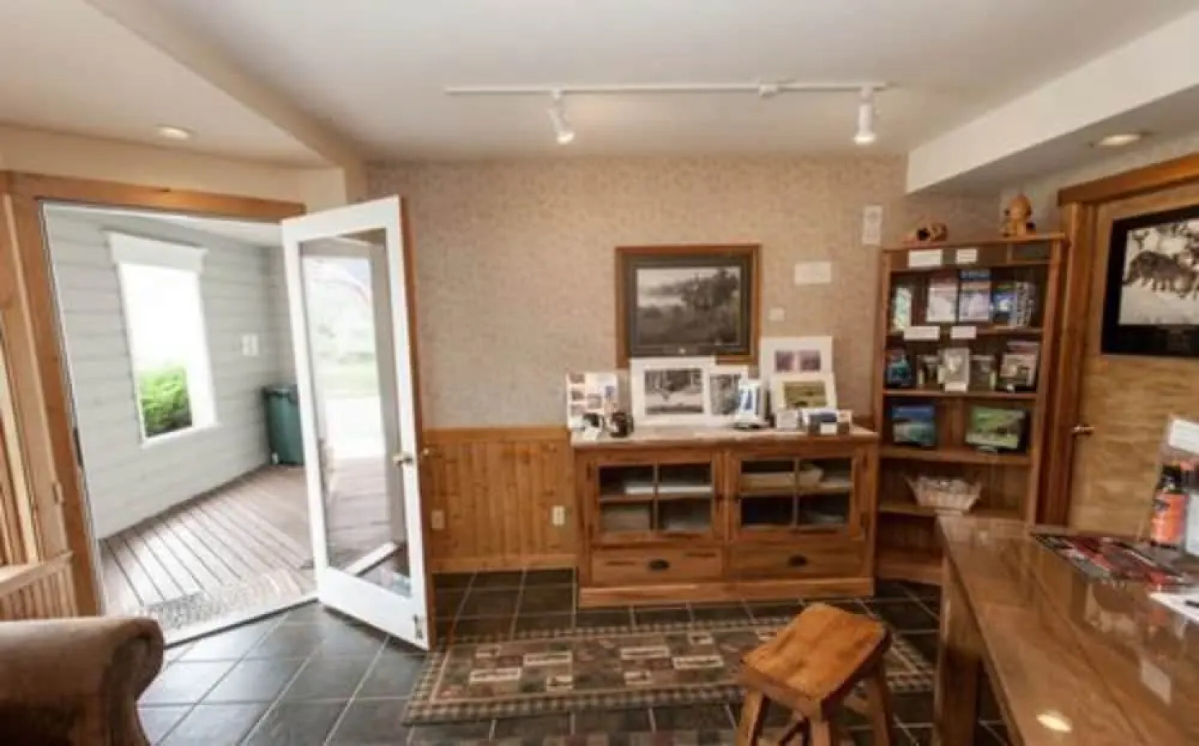 Yellowstone Basin Inn