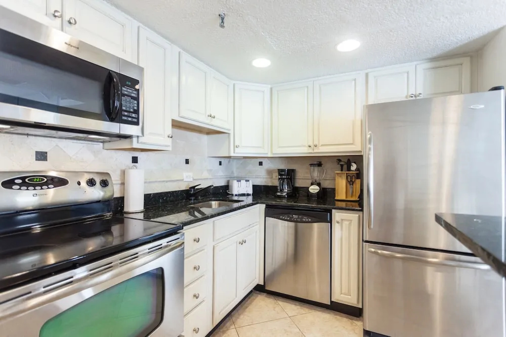 Beachcomber 301 2 Br condo by RedAwning