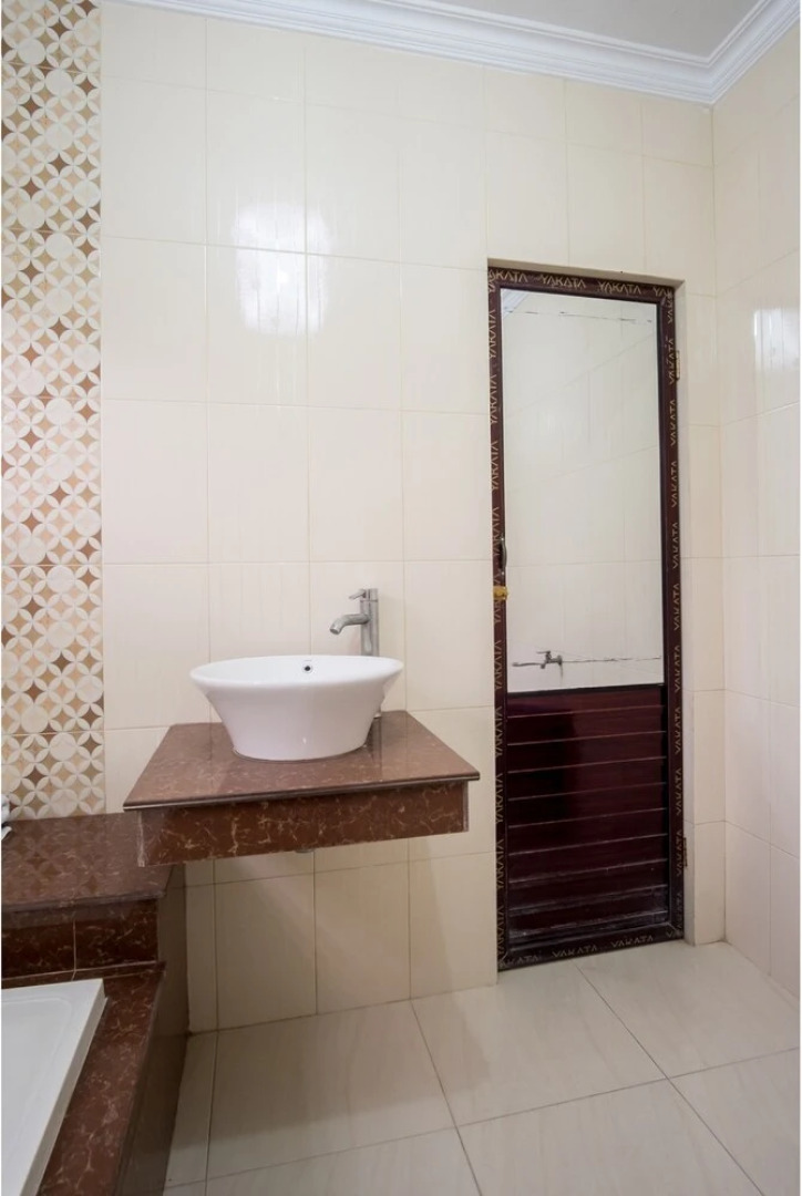 Naufal Guest House by OYO Rooms