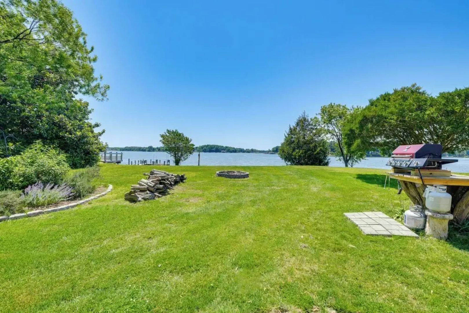 Bayfront Heathsville Home w/ Crabbing Pier!