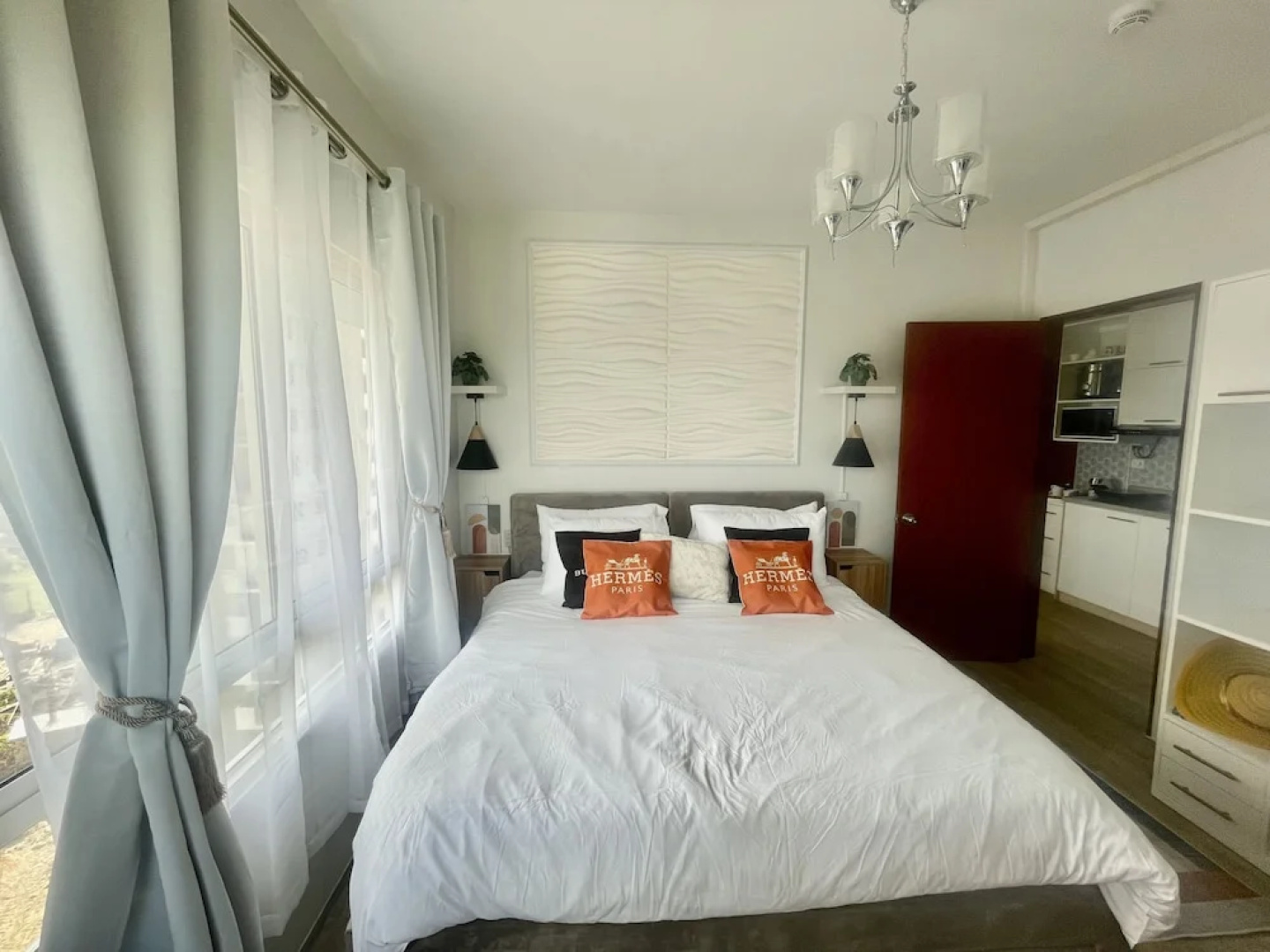 Mesavirre Bacolod | Elegantly Furnished 1BDM w/Balcony @ LOPEZ LUX.