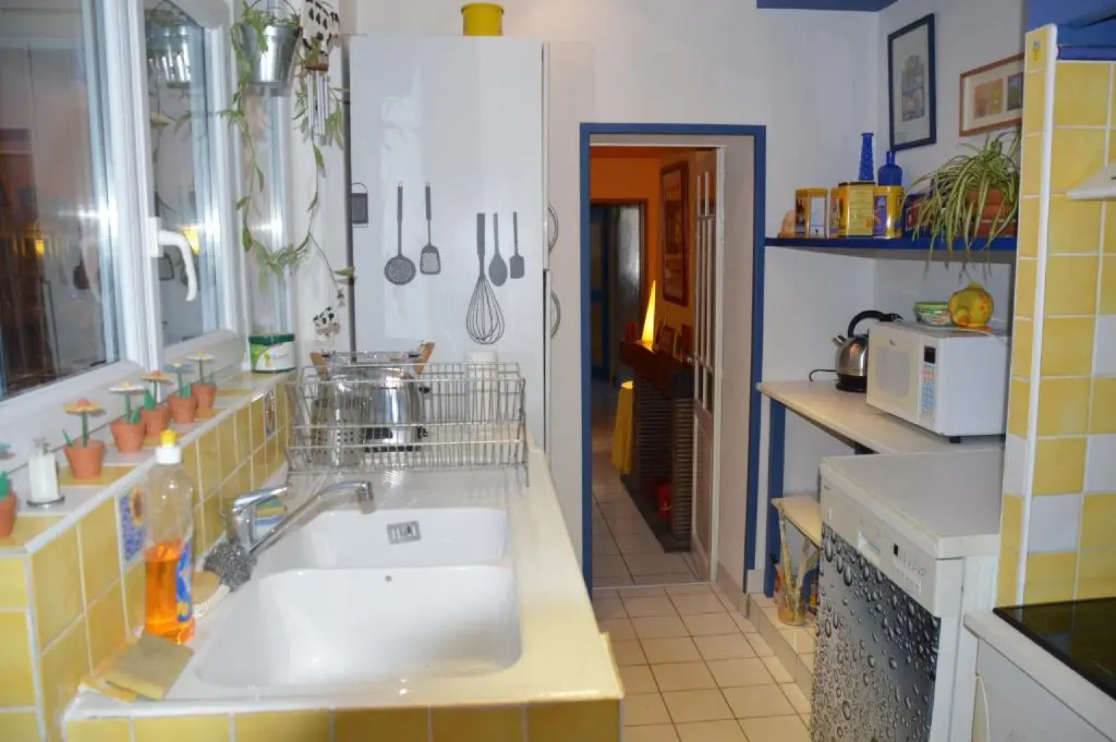 Volets Bleus et Briques Rouges