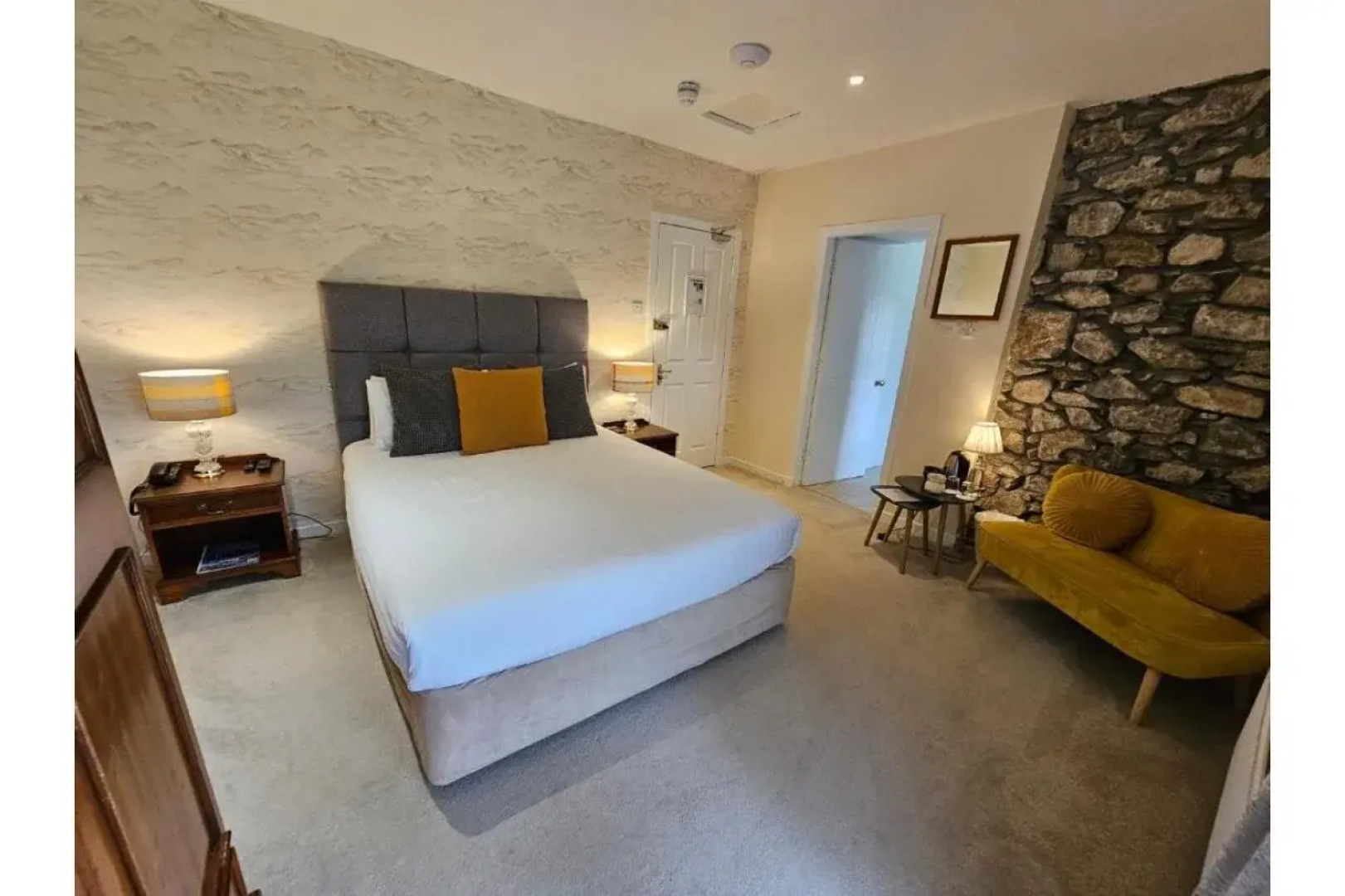 Taychreggan, Signature Collection by Eight Continents