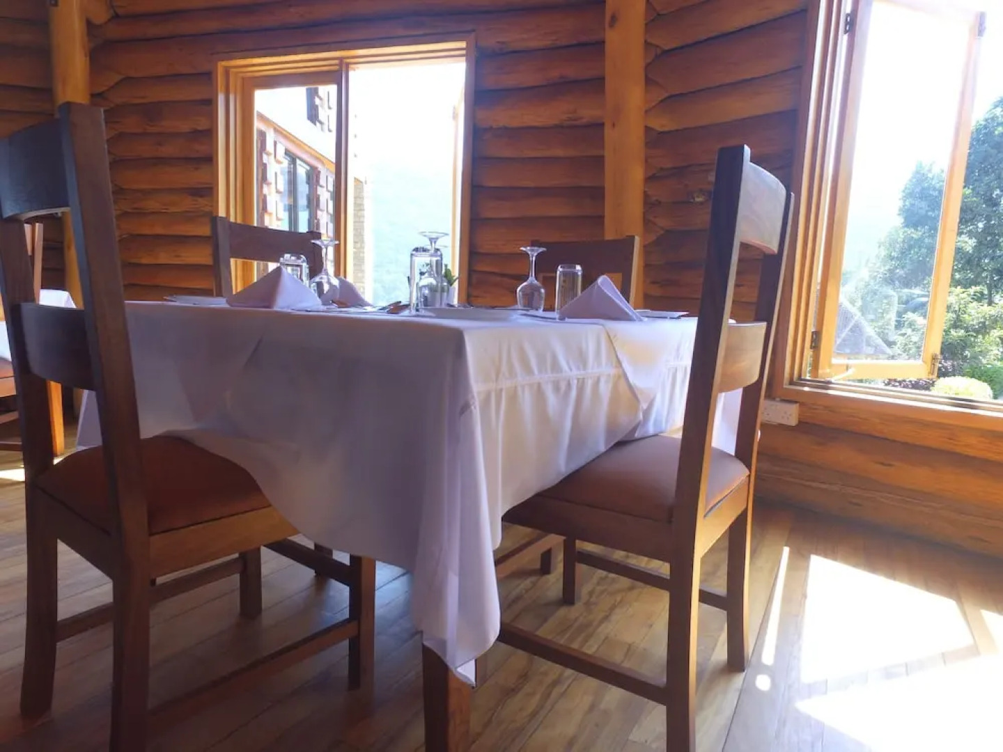 Trackers Safari Lodge Bwindi