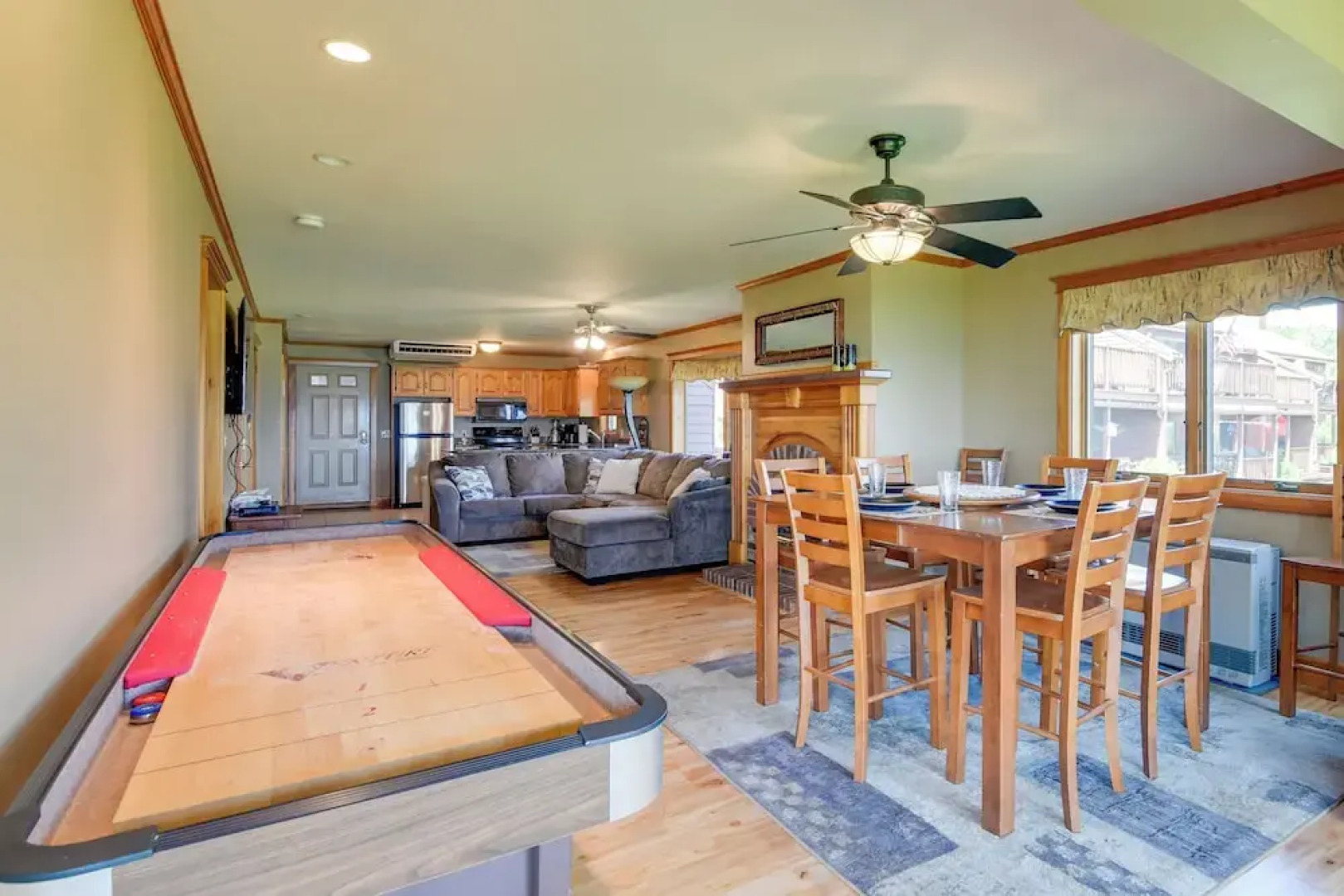 Pool Access: Waterfront Lake Memphremagog Condo!