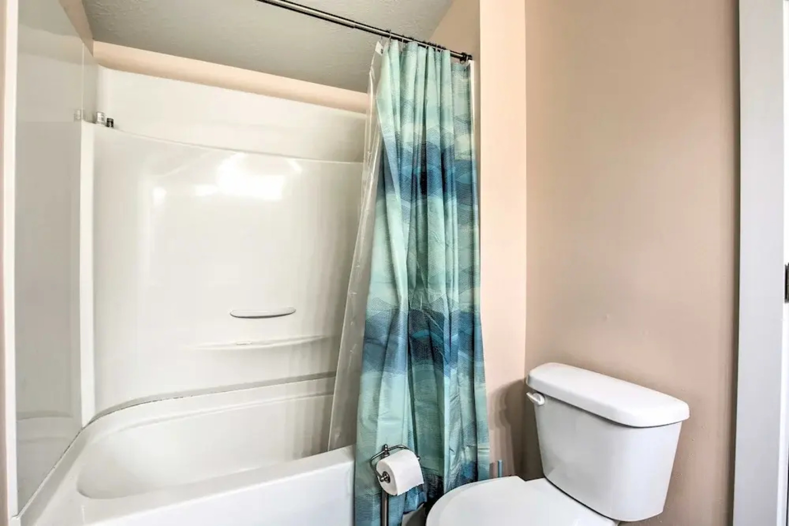 Diva's Den - West Salem Bungalow 3 Bedroom Bungalow by Redawning