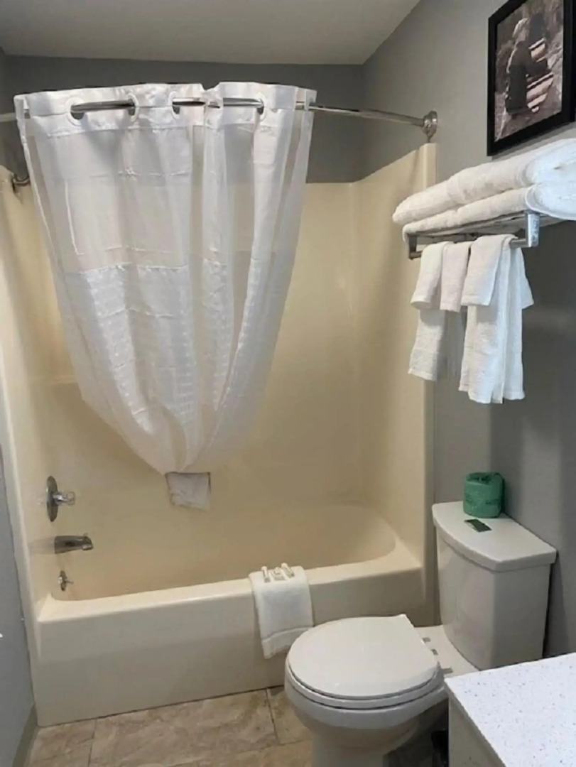 AmericInn by Wyndham Williamsburg