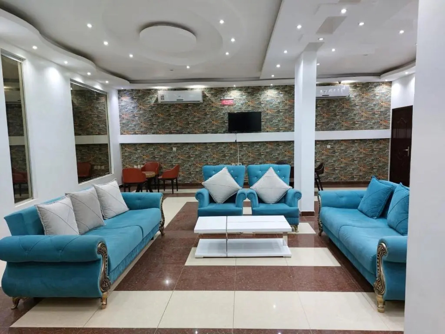 مجموعة شقق ديرزت روز ايجار شهري سنوي