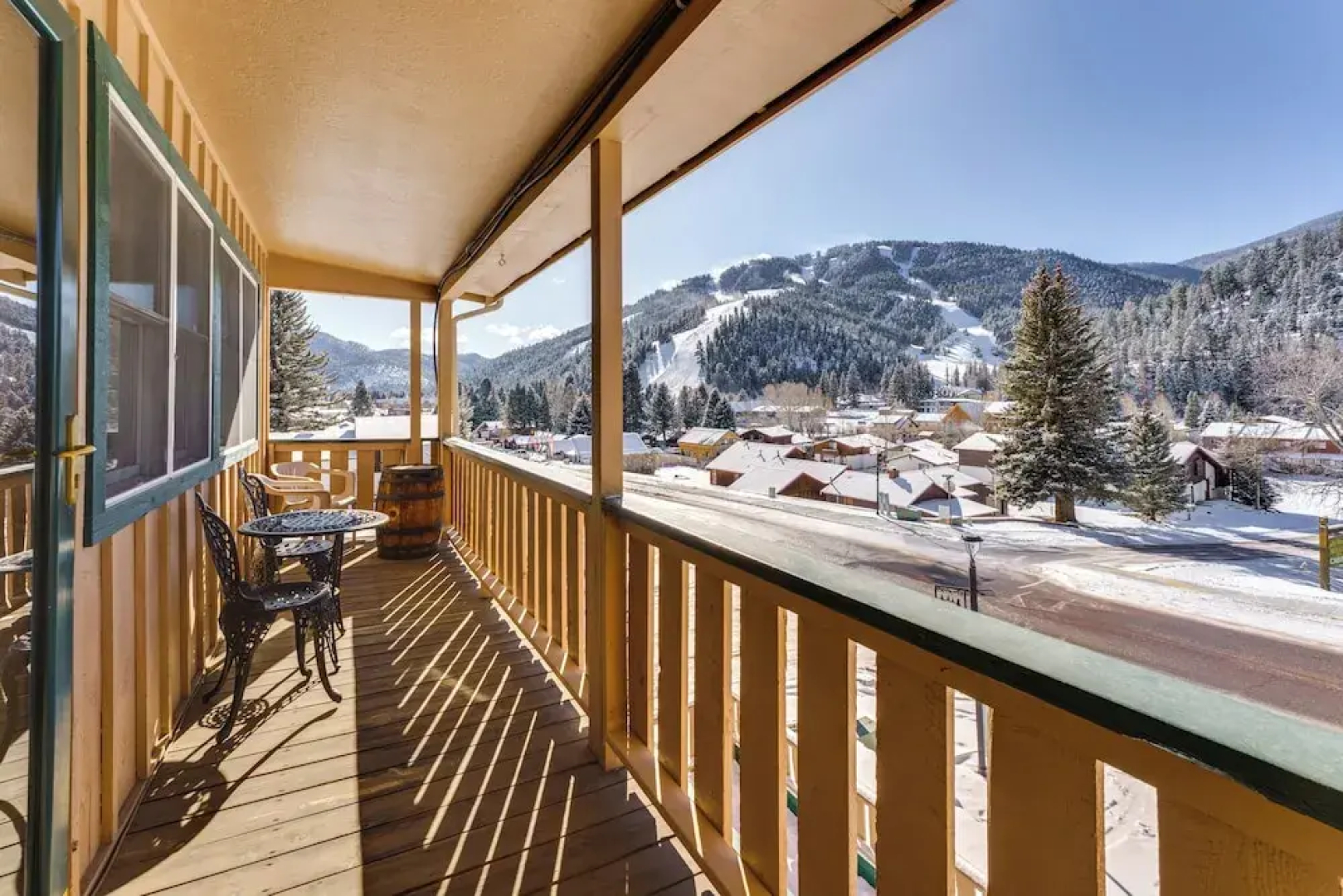 1/2 Mi to Skiing: Red River Condo w/ Free Shuttle!