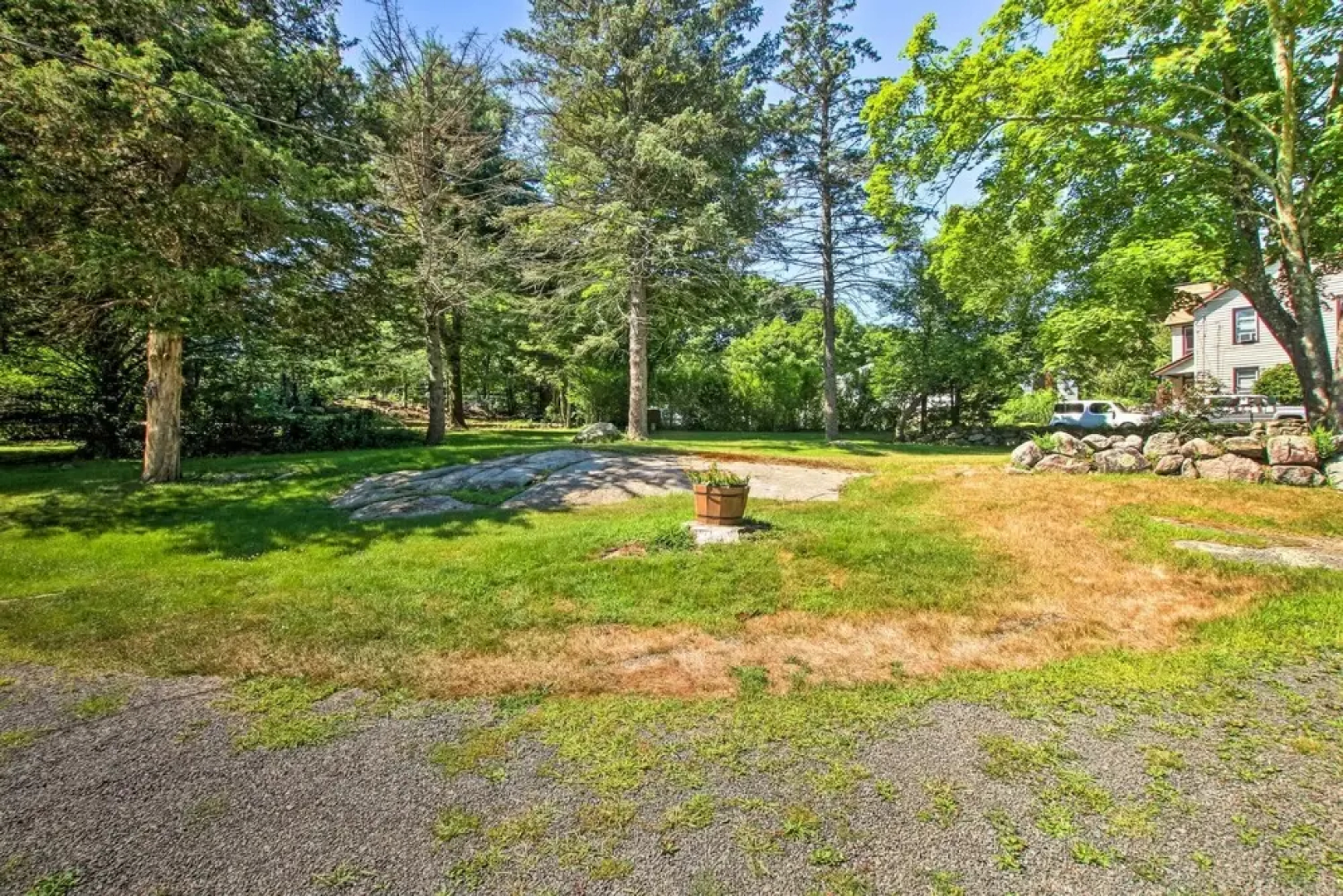 Pet-friendly Branford Apt - 10 Min Walk to Beach!