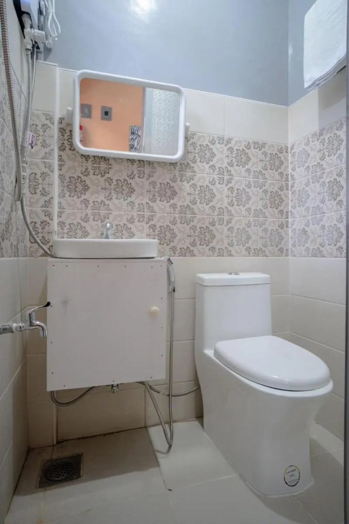 OYO 702 Queens Hometel