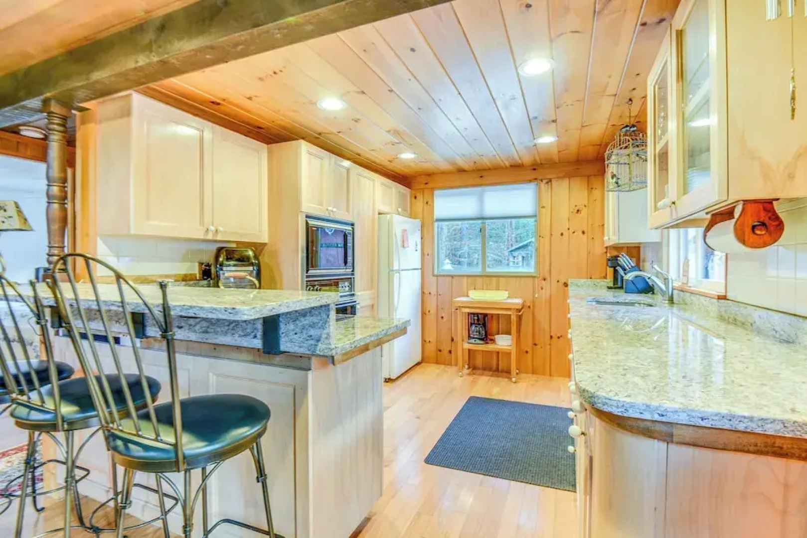 Charming Tamworth Cabin w/ Grill & Fireplace