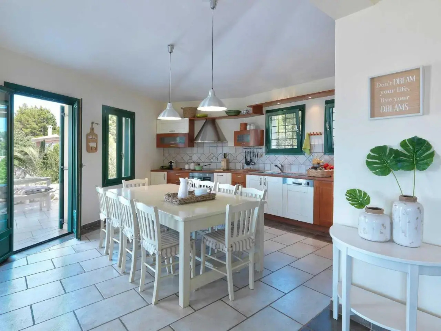 Villa Aria - Luxury Beachfront Villa with Pool and Tennis Court