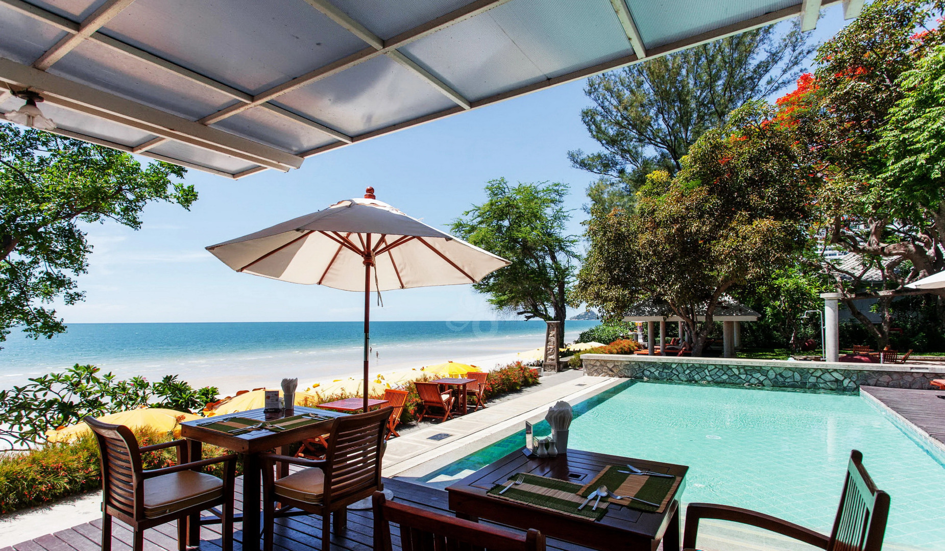 Baan Bayan Beachfront Hotel