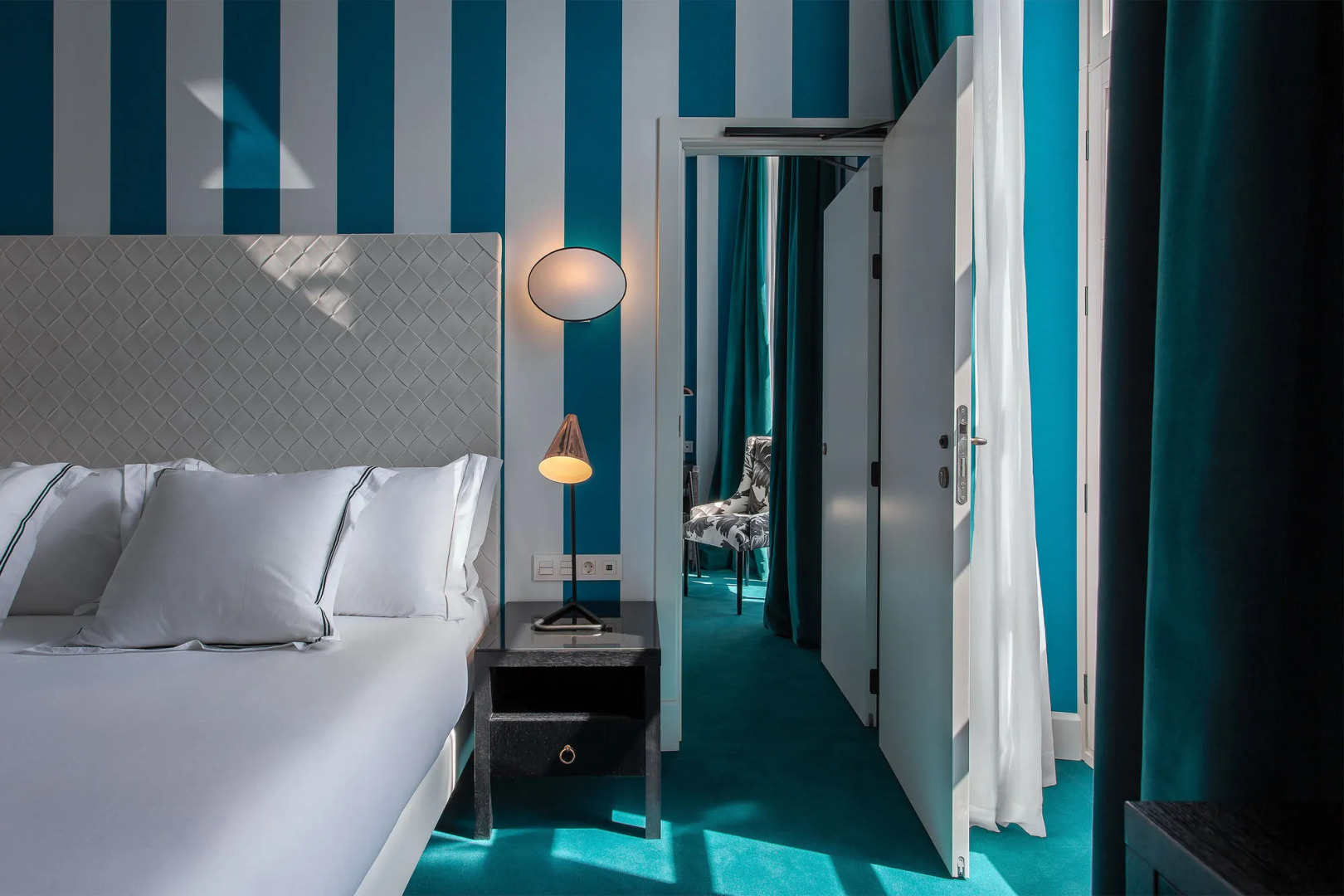 Отель Room Mate Valeria