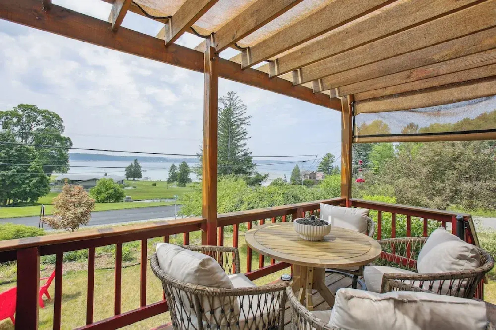 Crystal Lake Vacation Rental, 3 Mi to Betsie River