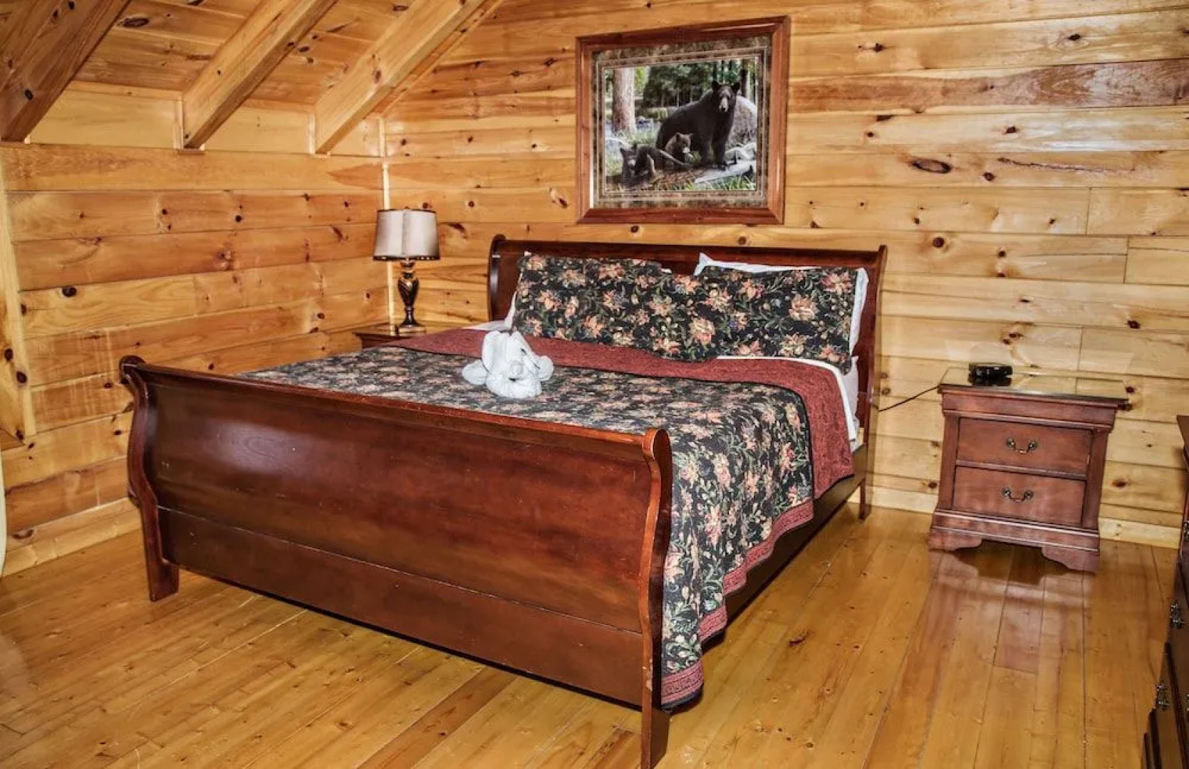 Wolfsong Lodge 5 Bedrooms 4.5 Bathrooms Cabin