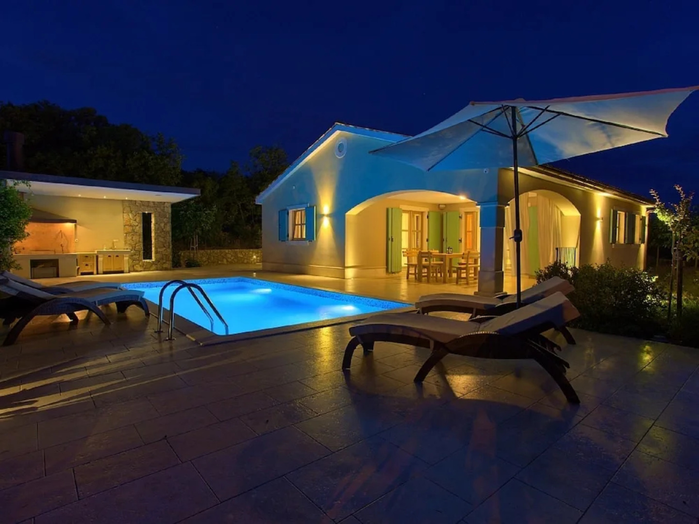 Alluring Villa in Kras With a Swimming Pool