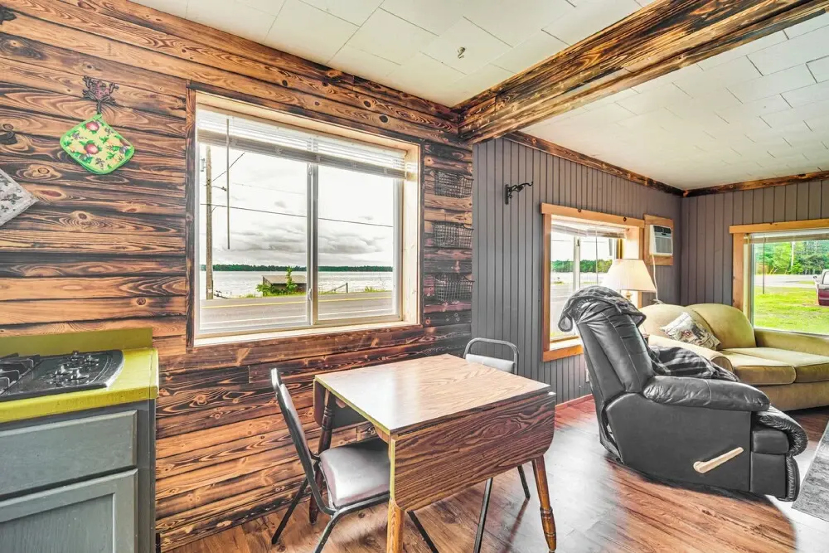 Wisconsin Lakeside Cottage w/ Deck, Views