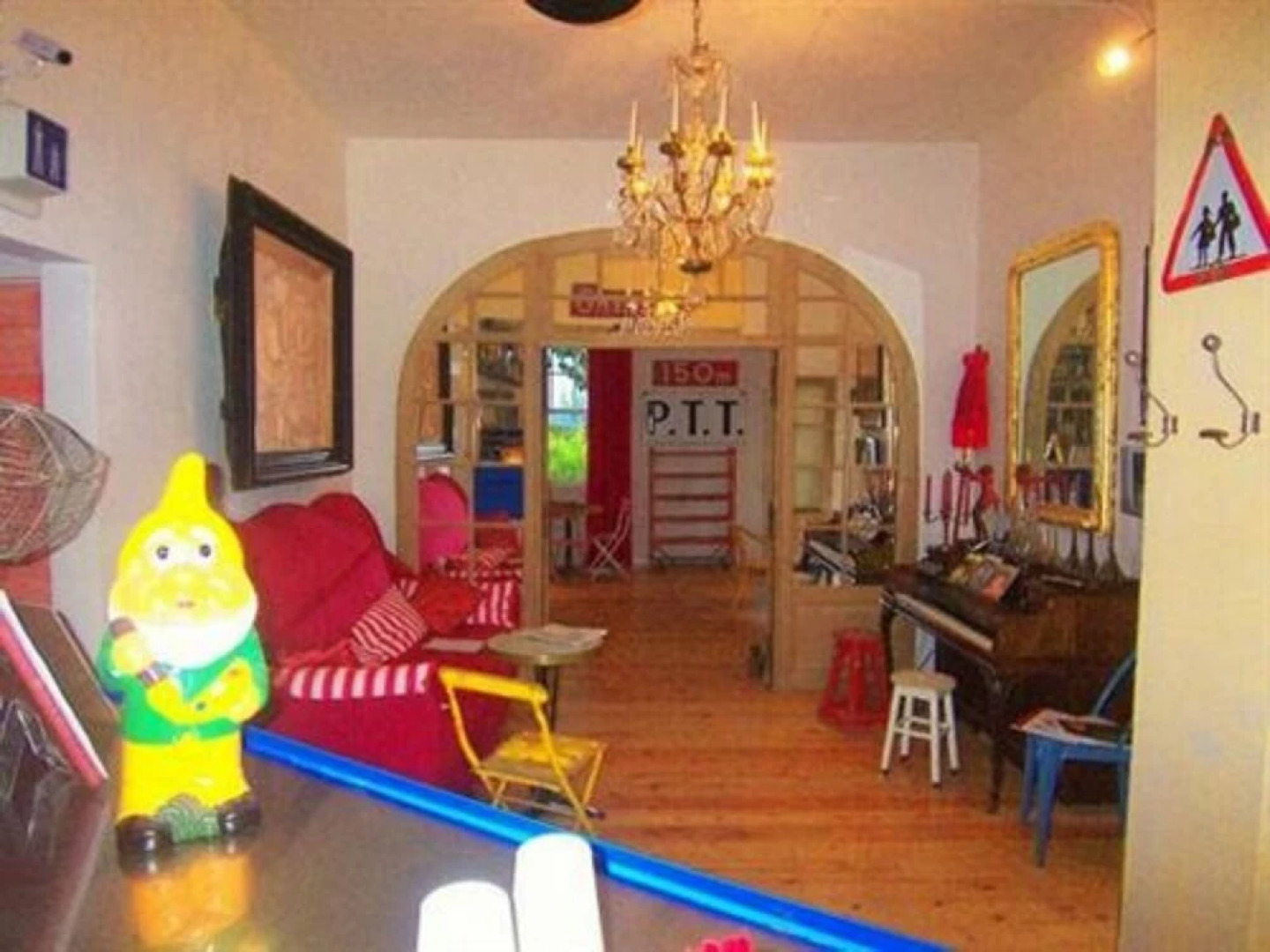 Metro Hotel and Cafe