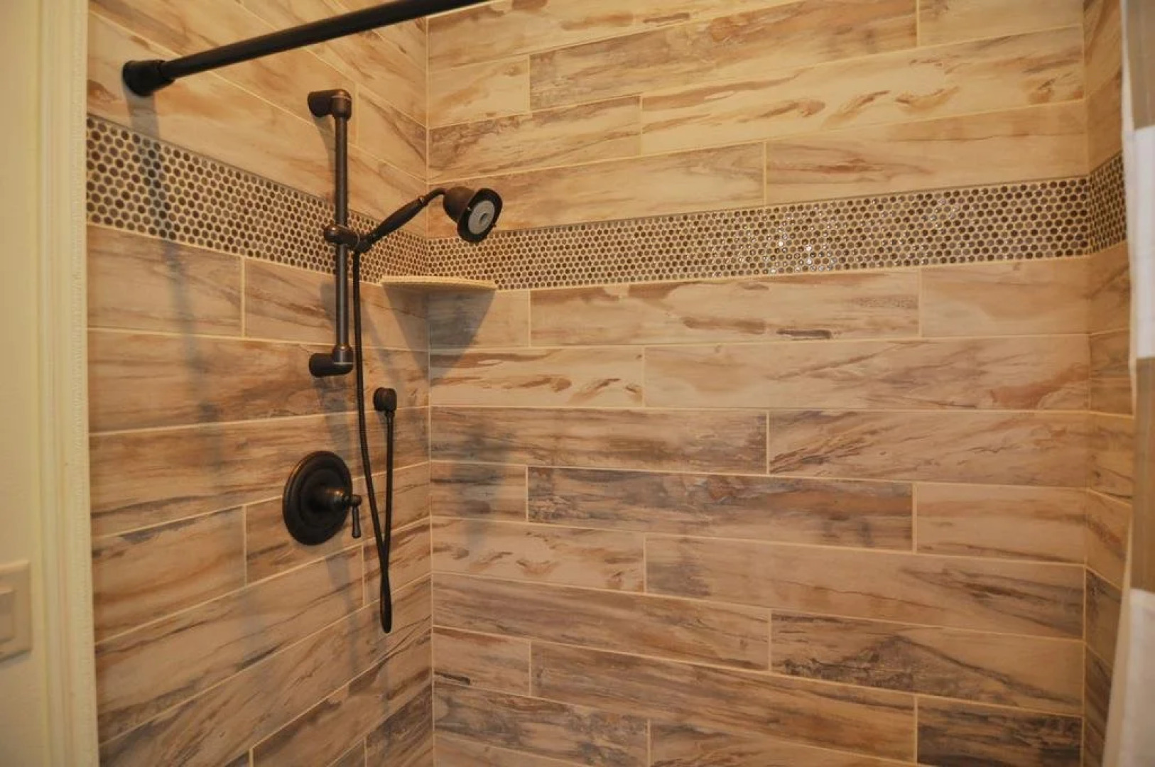 Lake's Edge Tuscan Lodge