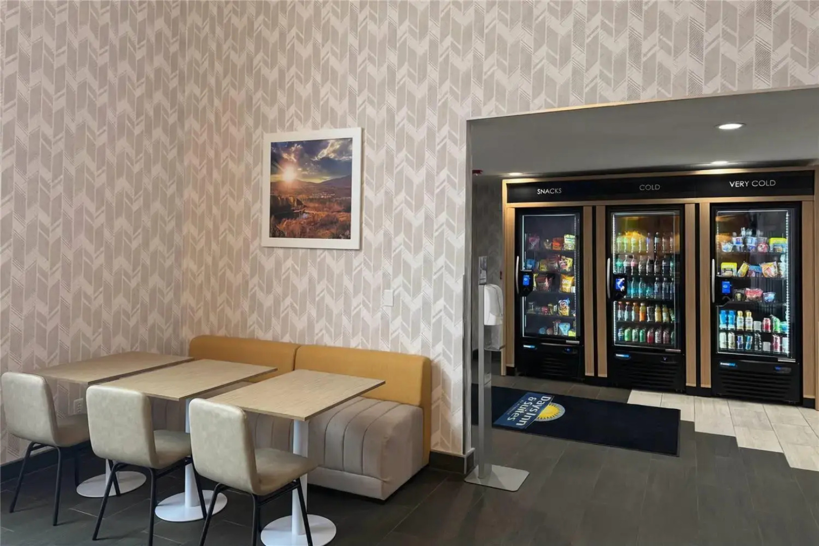 Days Inn & Suites by Wyndham Wausau