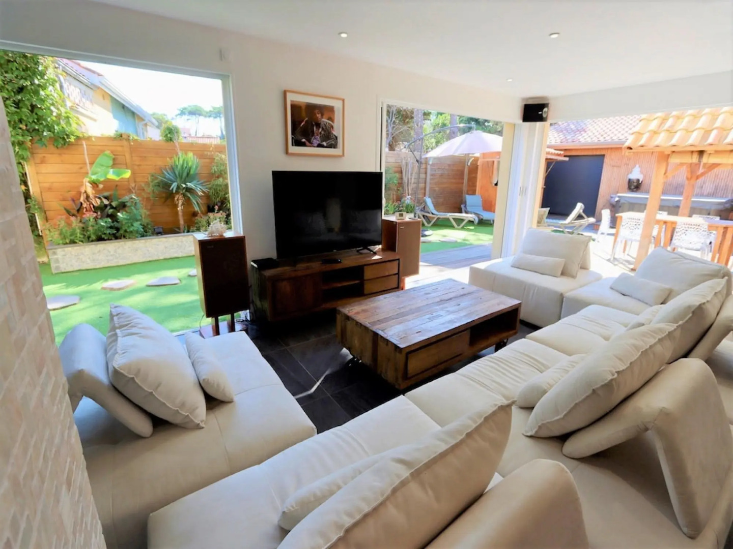 Inviting villa with hot tub in Lacanau 100m from the beach