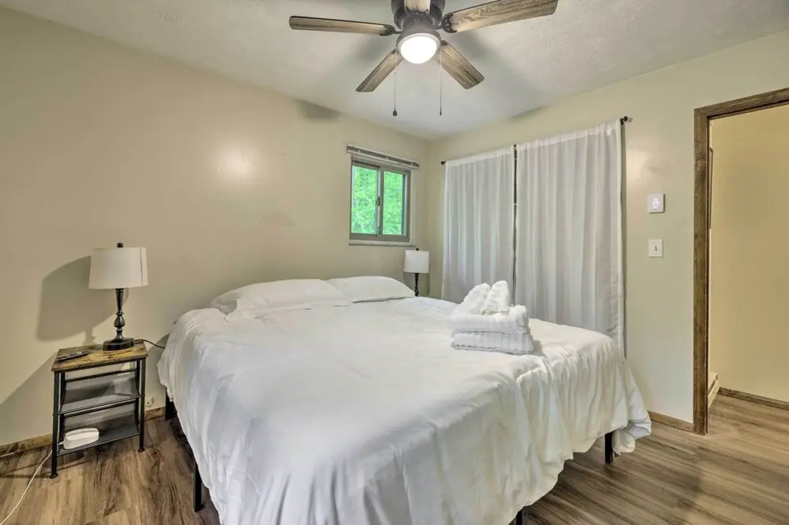 Pocono Lake Chalet w/ Deck, Fire Pit & Sunroom!