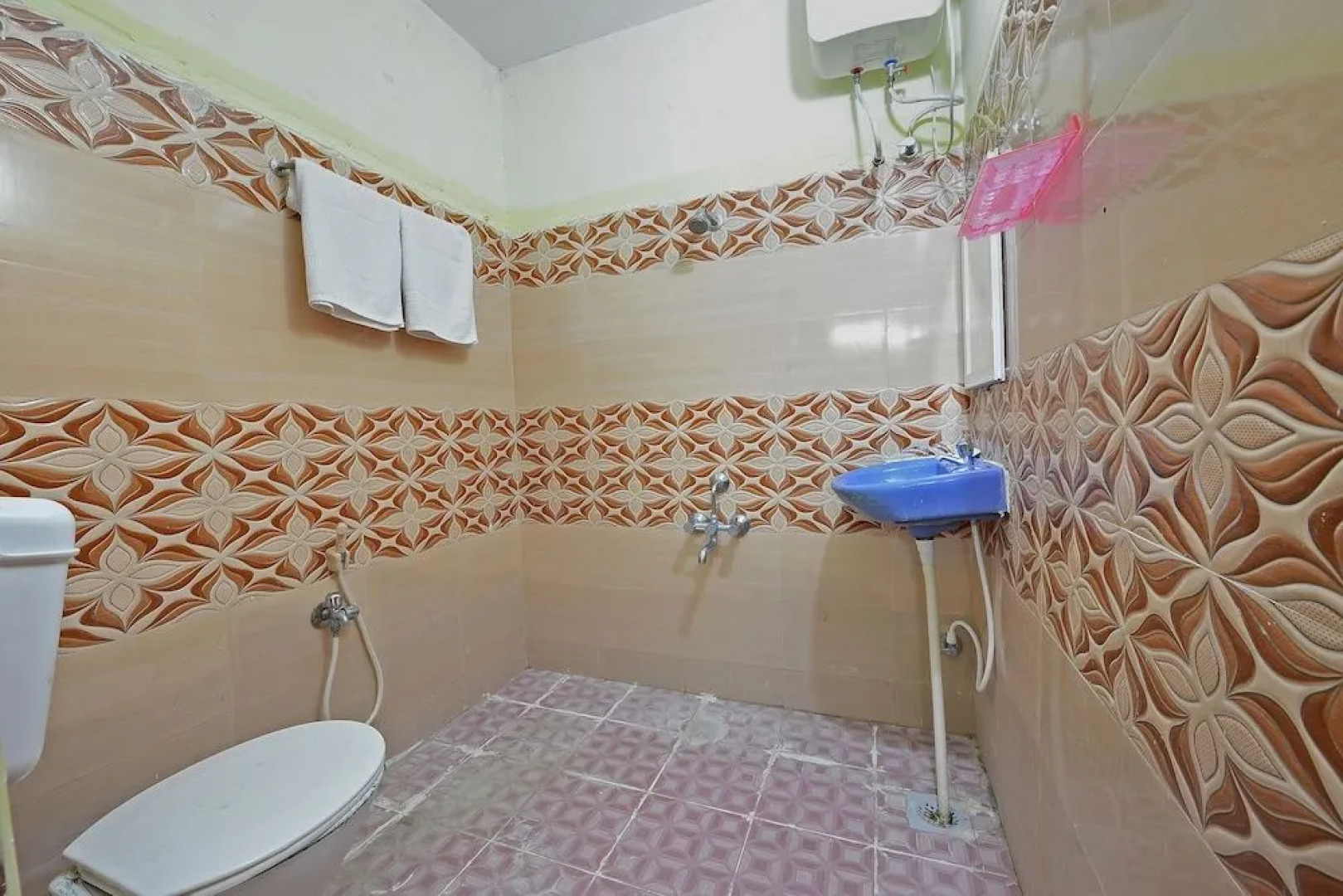 Oyo 29663 Sp Highway Inn