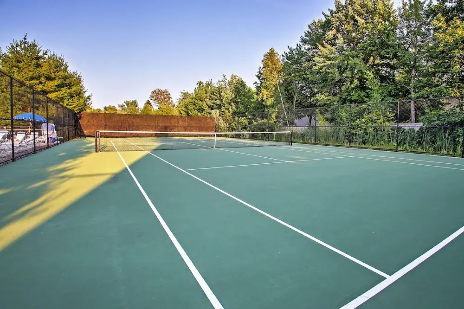 1 Mi to Moody Beach: Cottage w/ Pool Access!