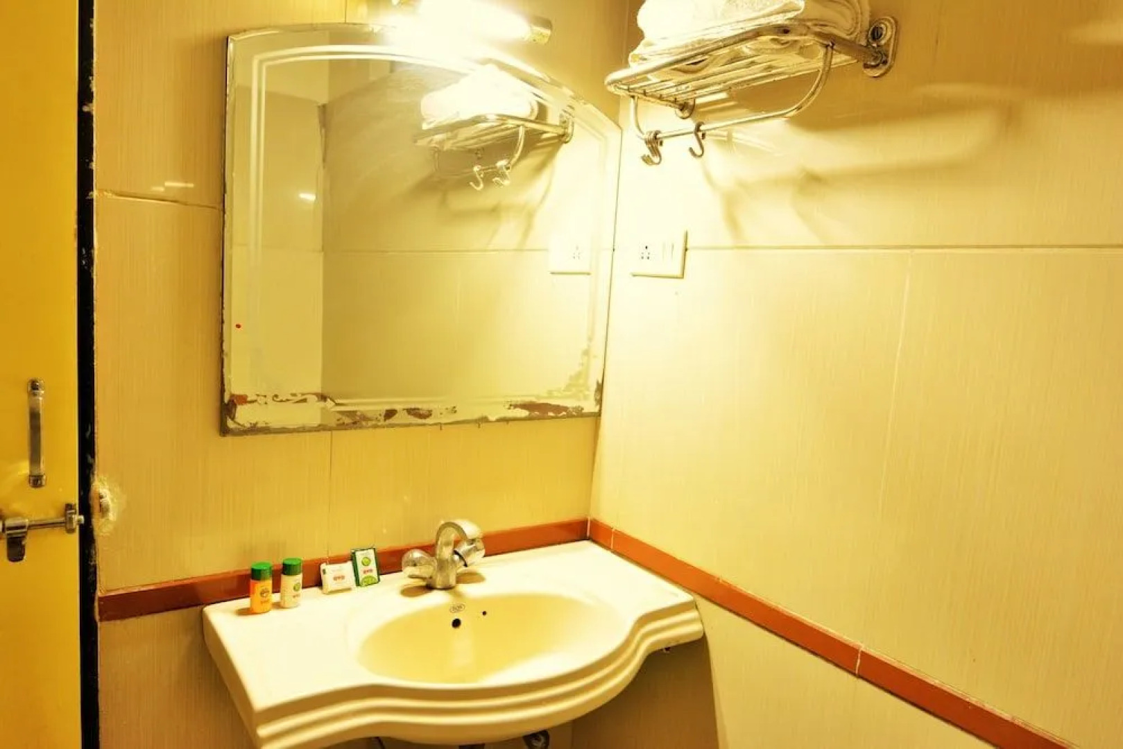 OYO 1389 Hotel Relax Inn