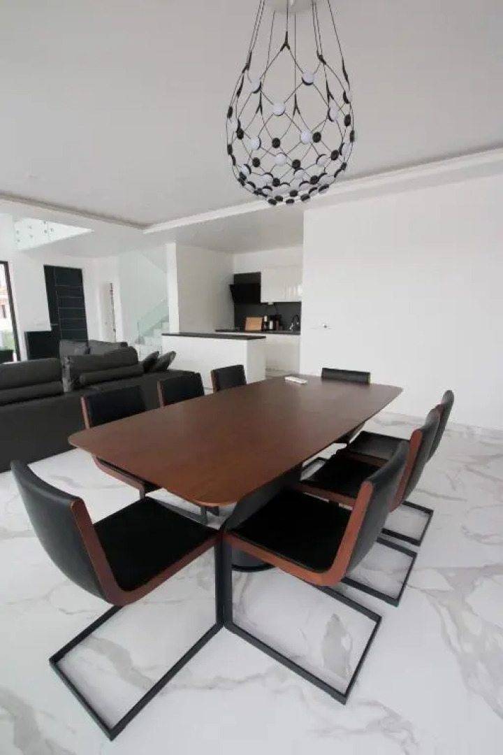 Villa Barako Prestige - 4 Bedroom Villa - Very Modern Interior - WiFi and Air Conditioning