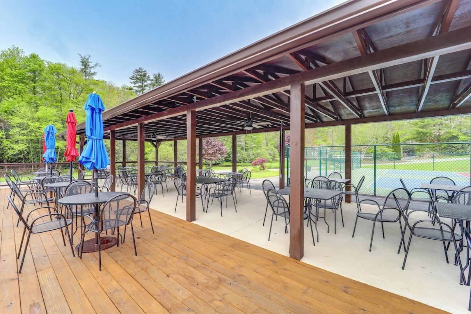 9 Mi to Sugar Mountain: Newland Cabin w/ Fire Pit!