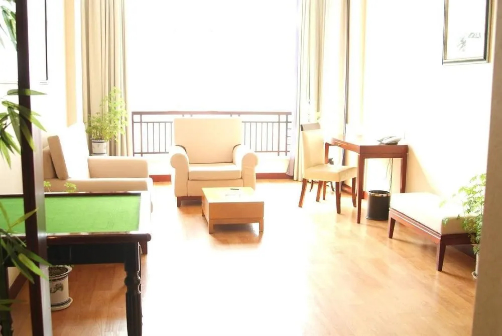 Shapotou Holiday Hotel