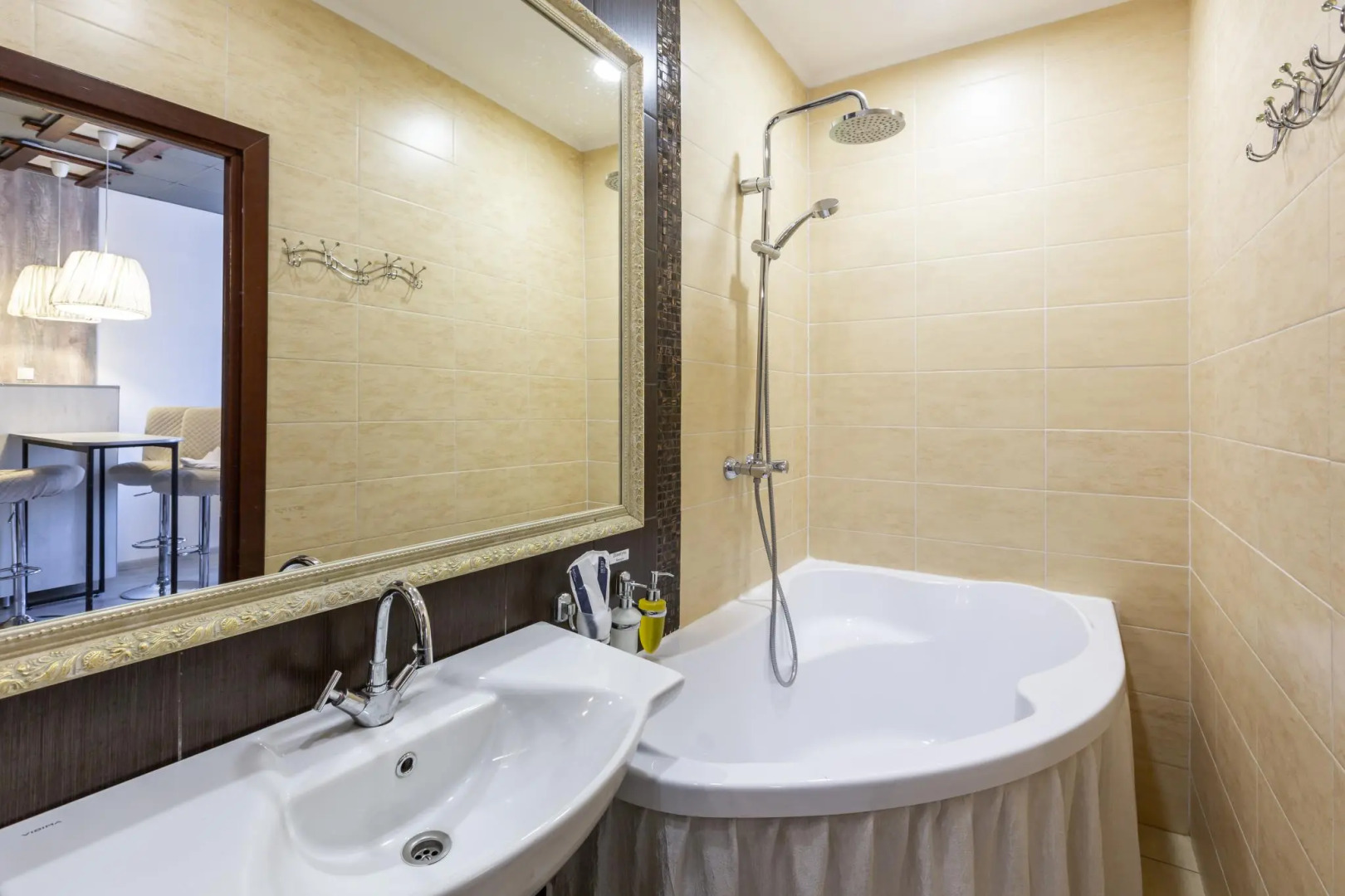 Отель «Ананас»