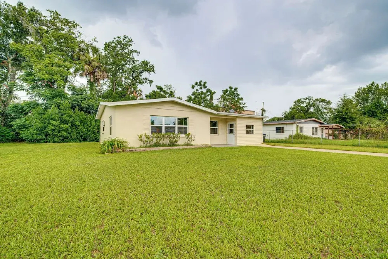 10 Mi to Crystal River: Home in Citrus County