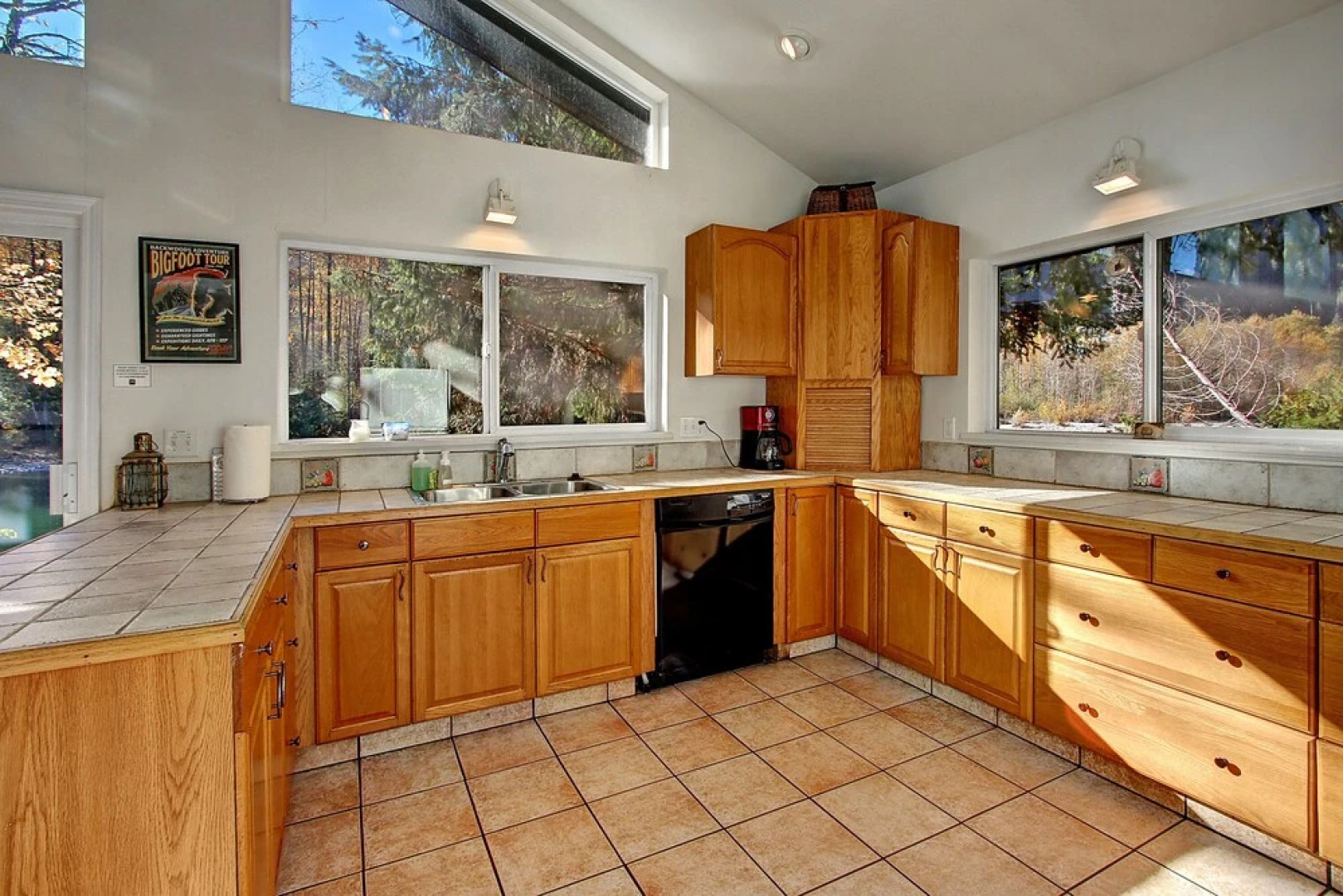 Baring Bend Lodge - Three Bedroom Cabin with Hot Tub