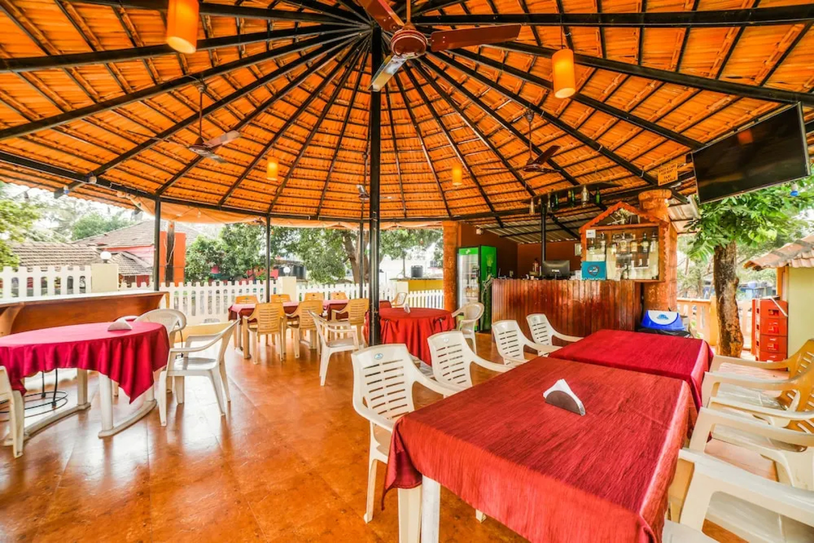 FabHotel Arpora Lakeview