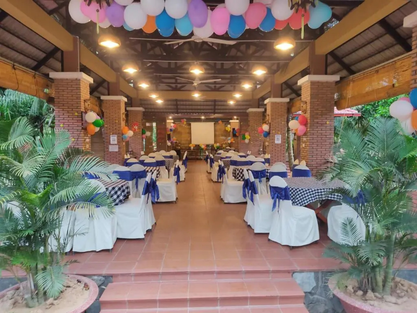 Rooster Mekong Garden & Villas