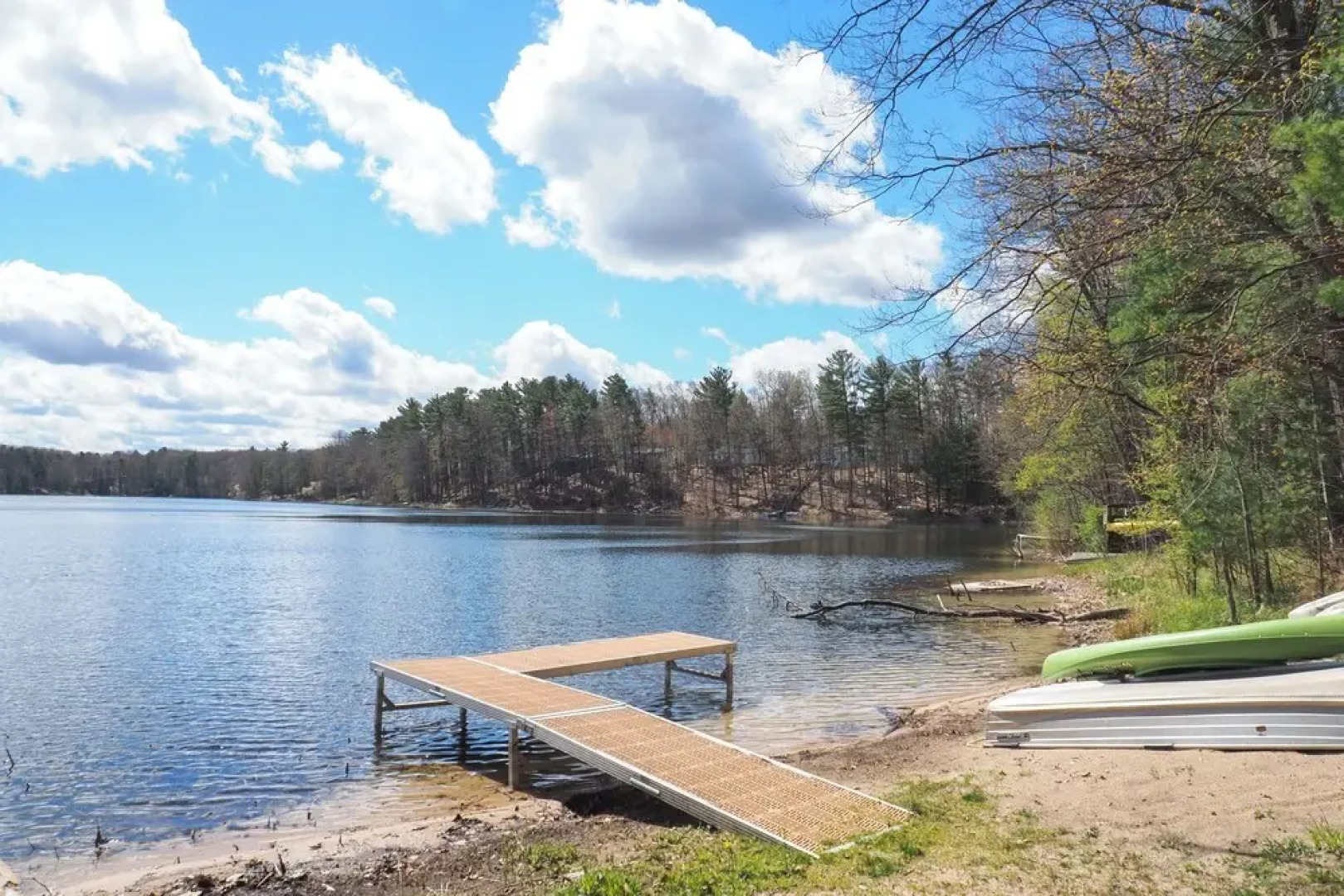 5 Mi to Mt Holiday: Spacious Home w/ Lake Views