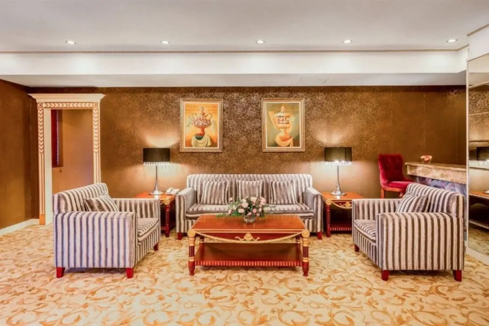 Chongqing Kingtown Hotel