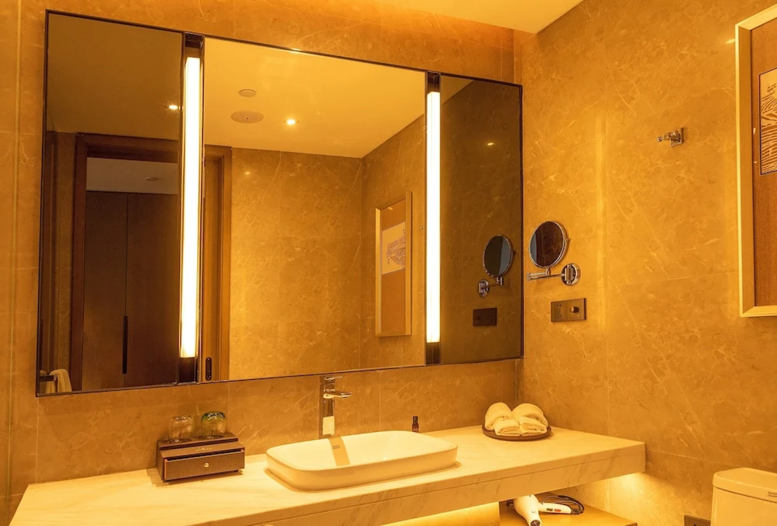 Datong Xinyu Crown Hotel